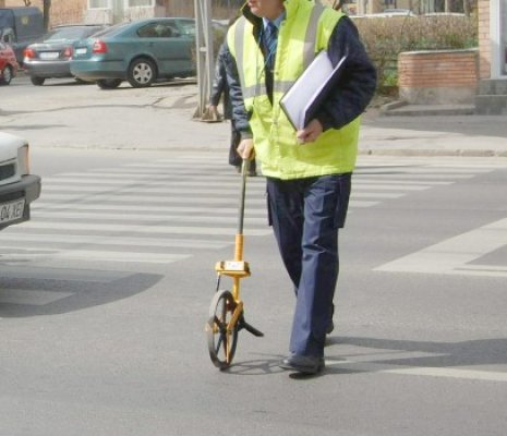 A lovit o copilă de 13 ani şi a fugit de la locul accidentului